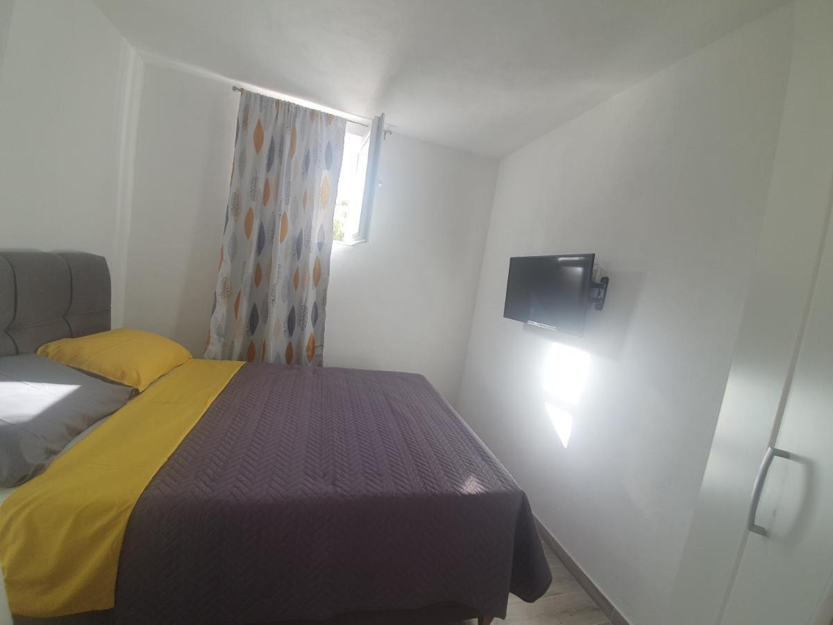 Amama Appartement Brodarica  Buitenkant foto